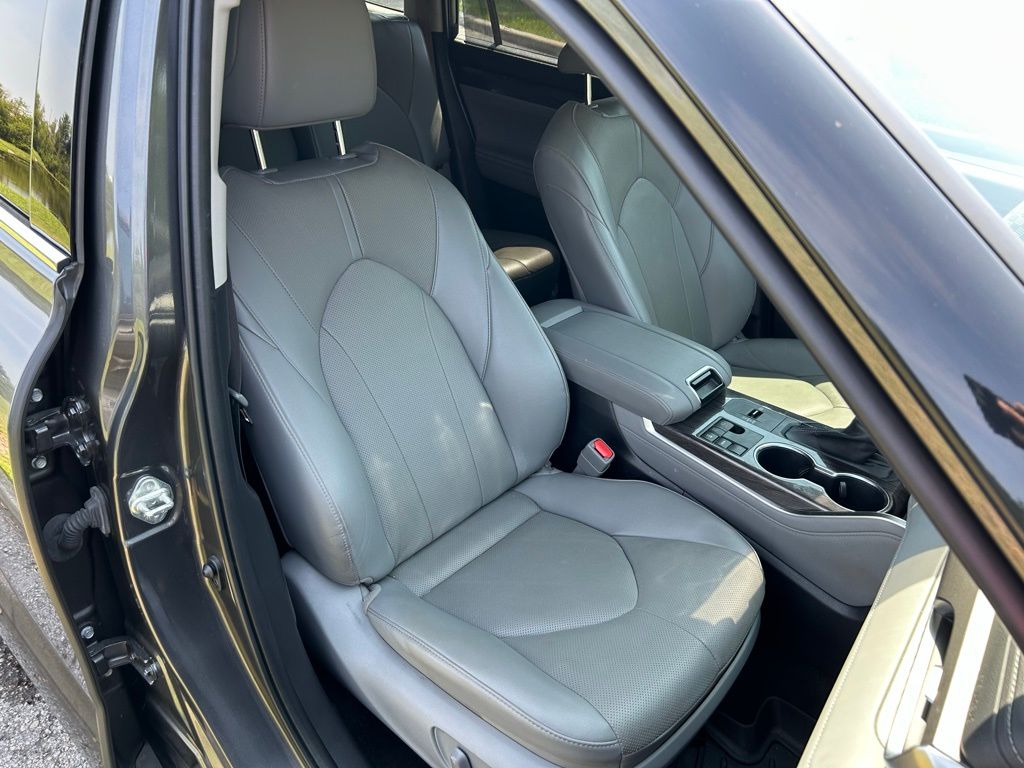 2023 Toyota Highlander L 16