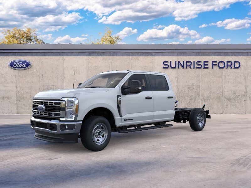 Oxford White 2026 Ford F-350 Super Duty Chassis Pickup Truck Four-Wheel Drive Automatic
