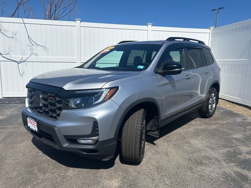 View vehicle photo 3
