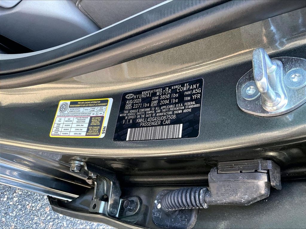 2025 Hyundai Elantra — photo 34