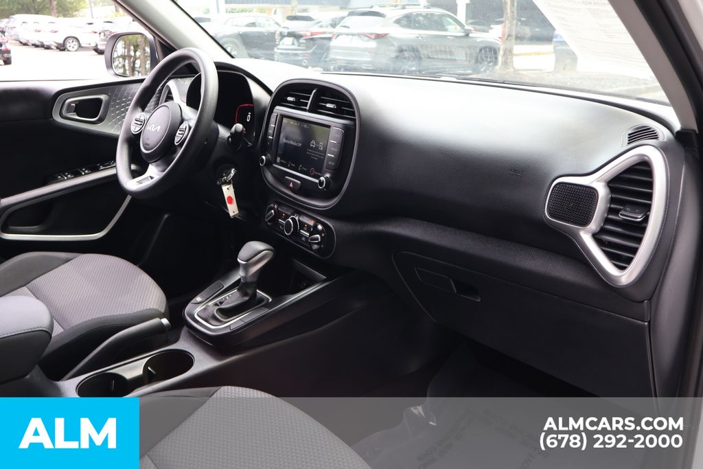 Used 2025 White Kia LX image 27