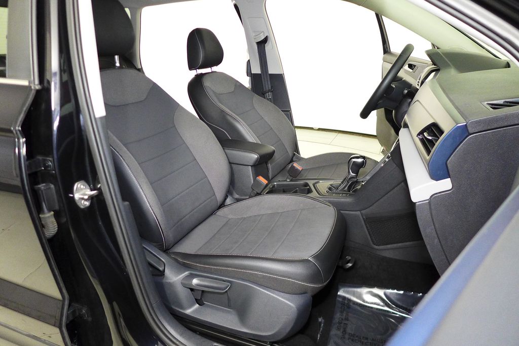 Thumbnail: 2022 Volkswagen Taos - 18