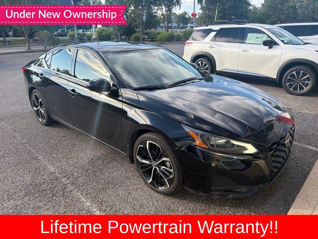 Super Black Clearcoat 2023 Nissan Altima Sedan Front-Wheel Drive Continuously Variable Transmission