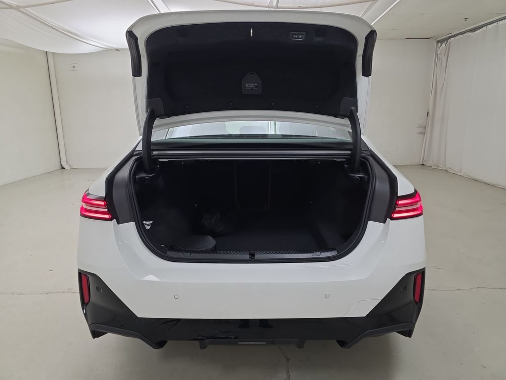 2026 Bmw 550e 550e xDrive photo 24