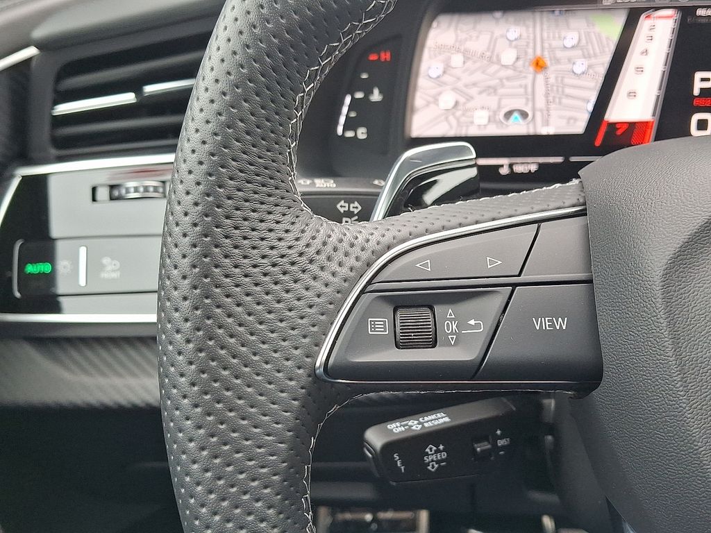 Thumbnail: 2026 Audi RS Q8 - 22