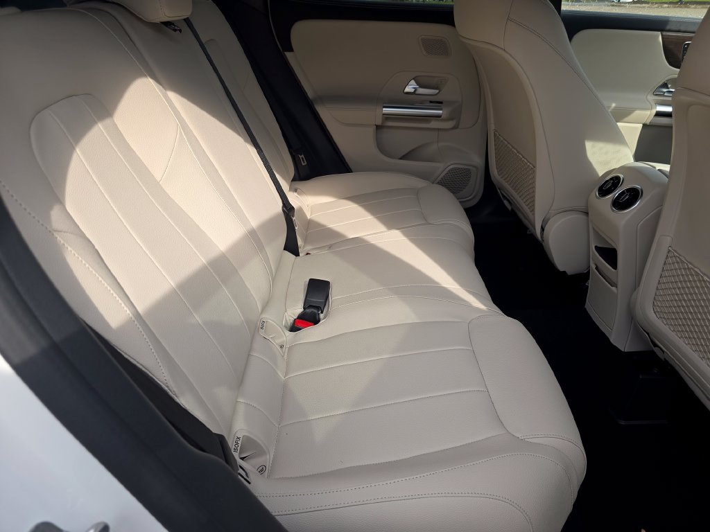 New 2026 White Mercedes-Benz GLA 250 image 16