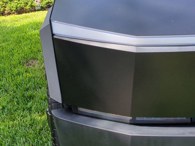 Used 2024  Tesla Base image 9