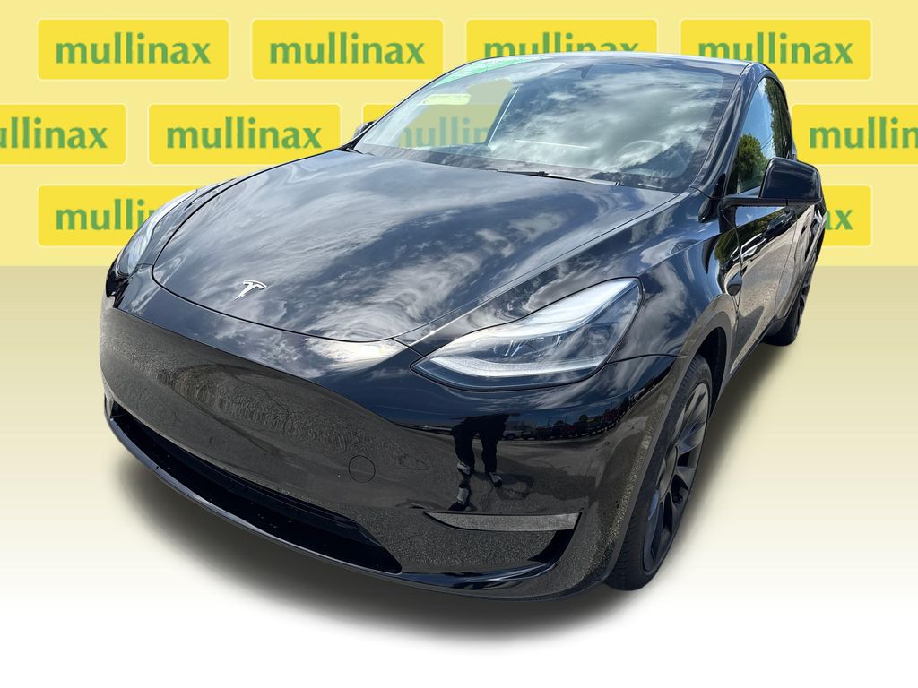 Used 2023  Tesla Standard Range image 9