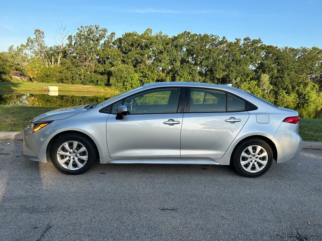 2021 Toyota Corolla LE 2