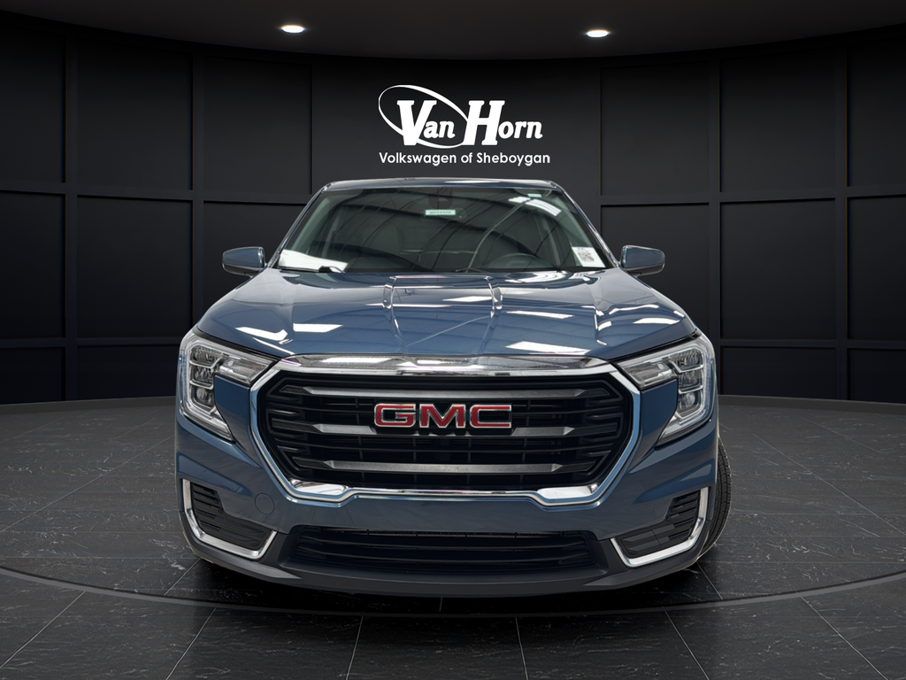 Used 2024 Downpour Metallic GMC SLE image 2
