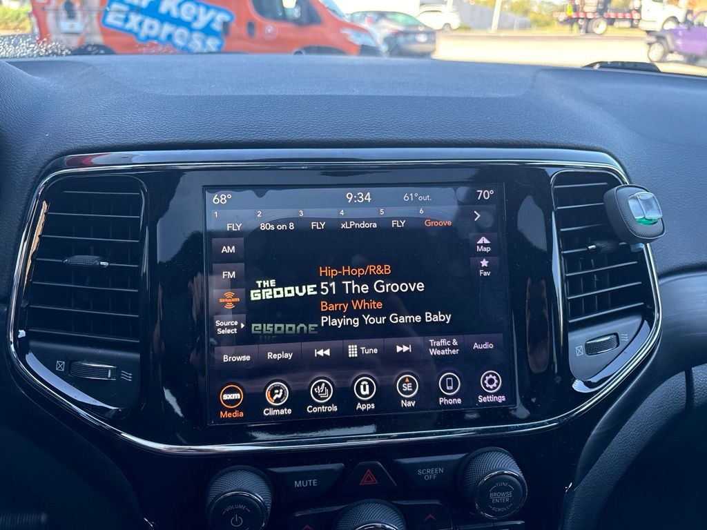 Used 2020 White Jeep Altitude image 11