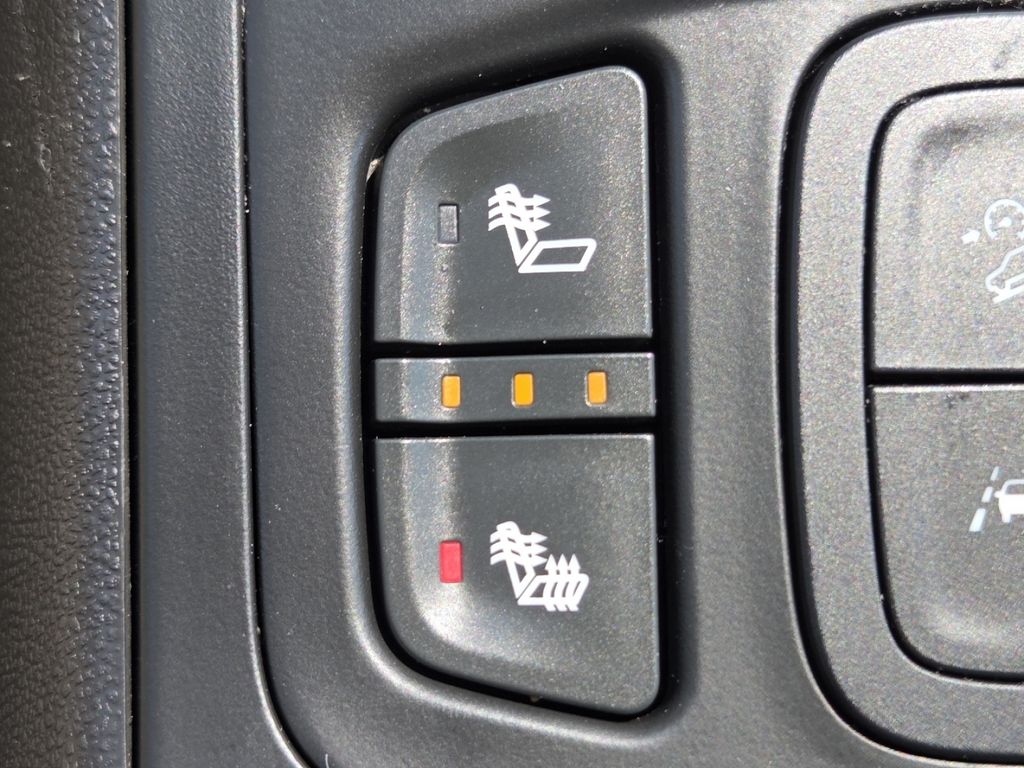 Used 2020 Gray GMC SLE image 4