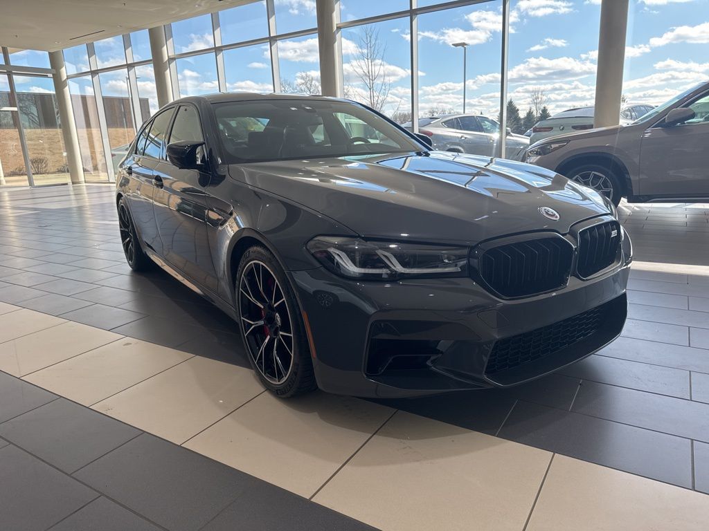 Thumbnail: 2022 BMW M5 - 3