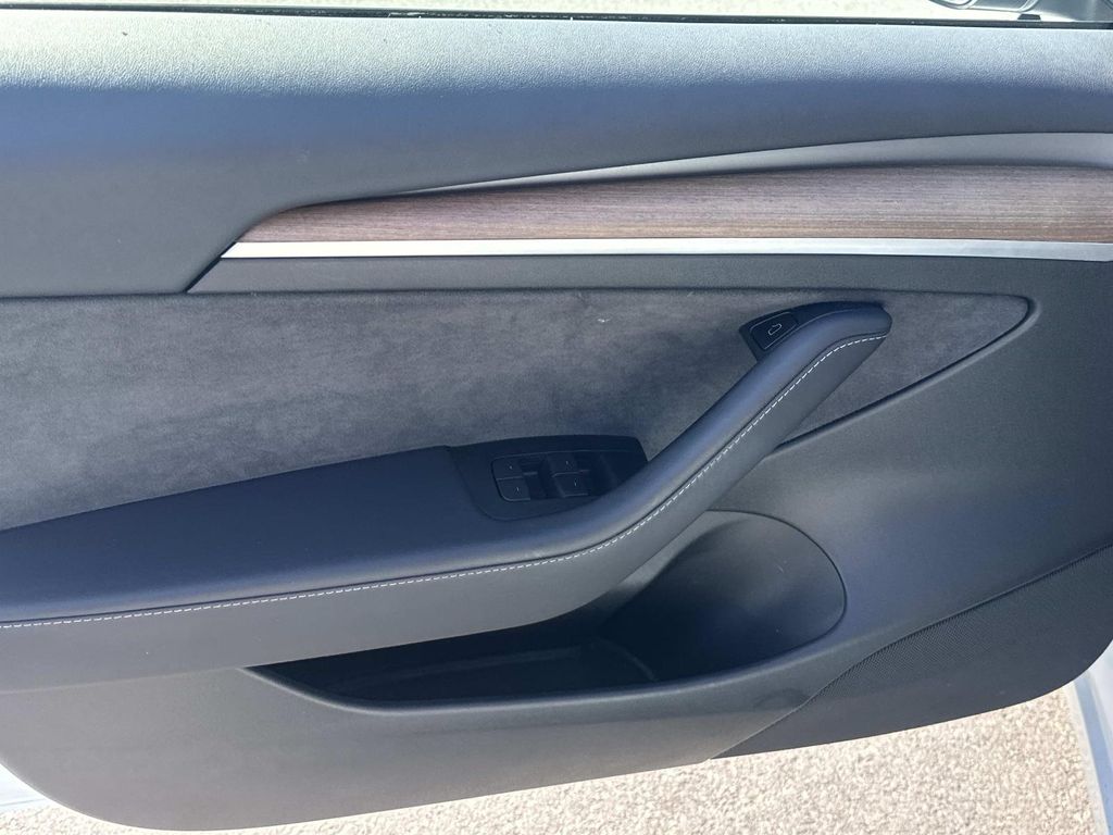 Thumbnail: 2023 Tesla Model 3 - 18