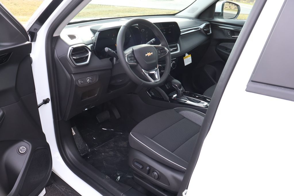 Thumbnail: 2026 Chevrolet TrailBlazer - 13