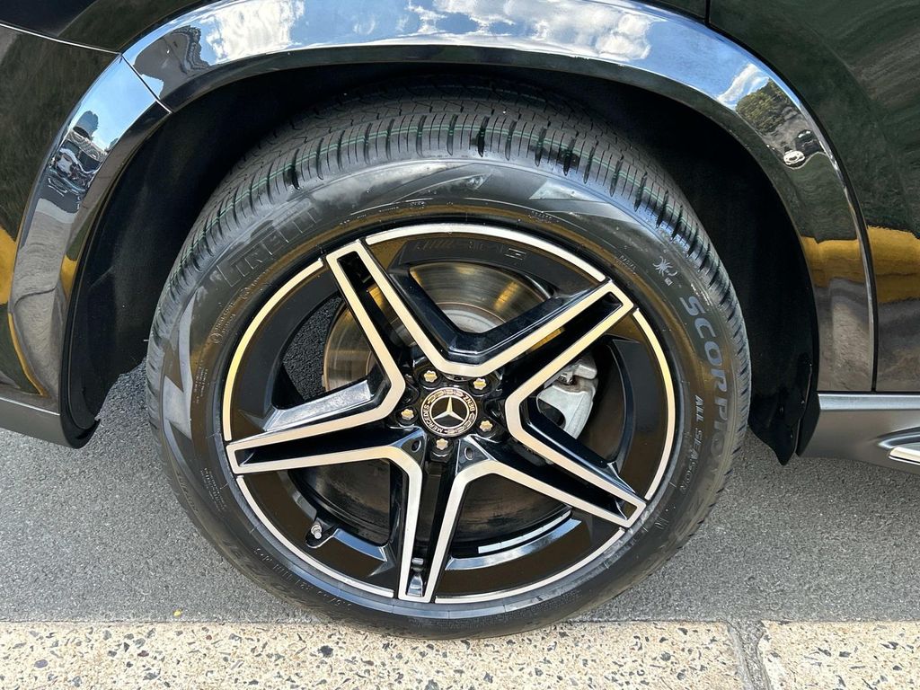 Thumbnail: 2022 Mercedes-Benz GLS - 16