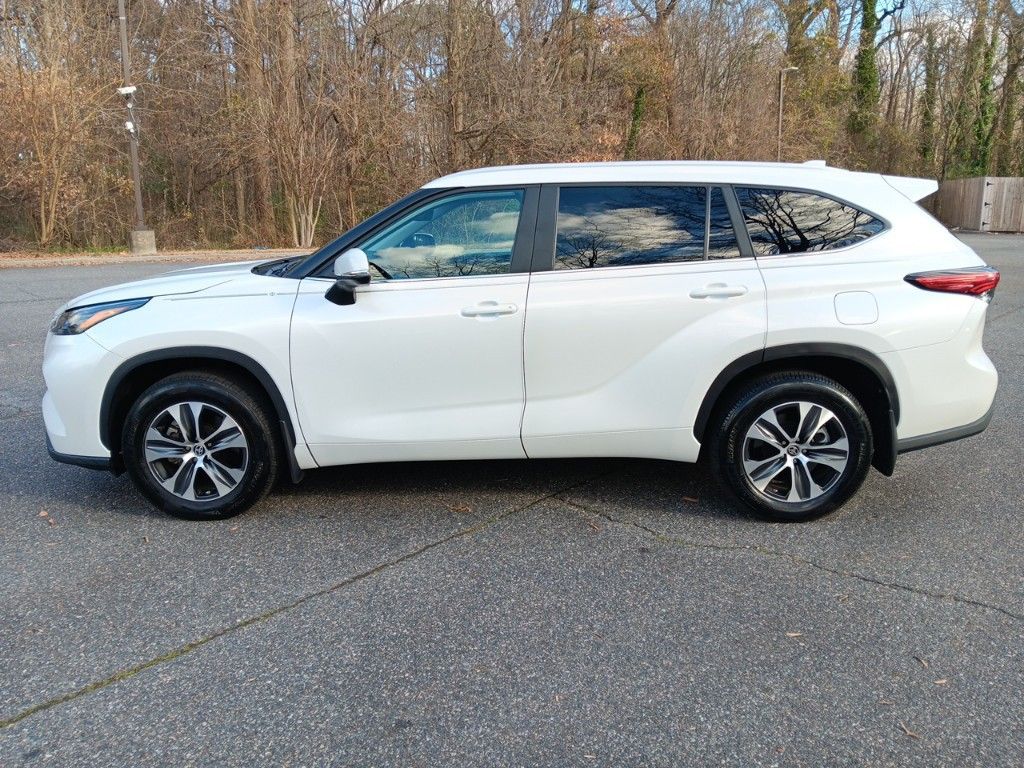 2023 Toyota Highlander L 2