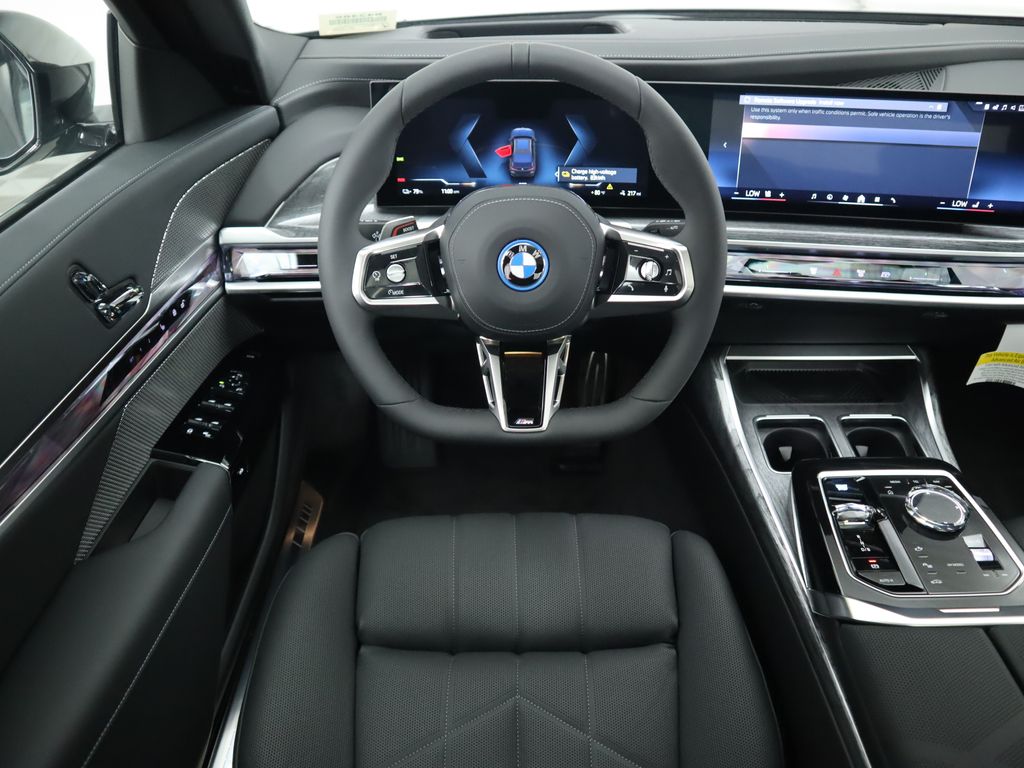 2025 BMW i7 eDrive50 10