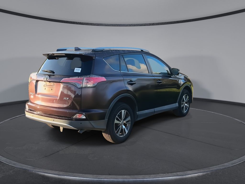 Thumbnail: 2018 Toyota RAV4 - 8