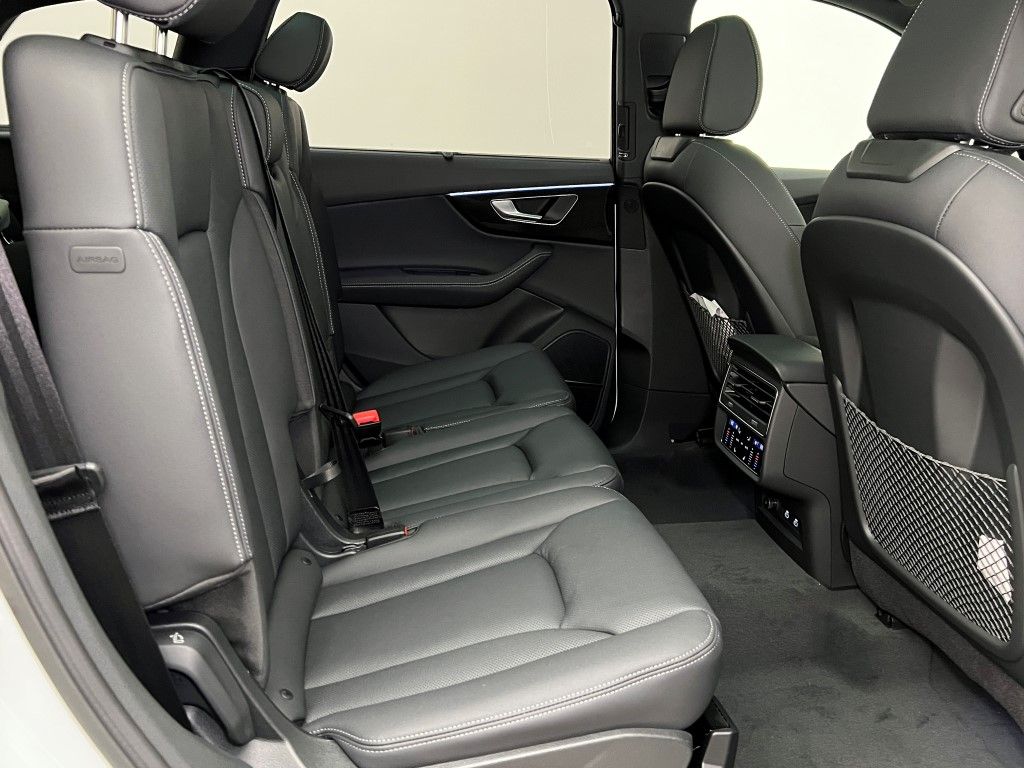 Thumbnail: 2026 Audi Q7 - 17