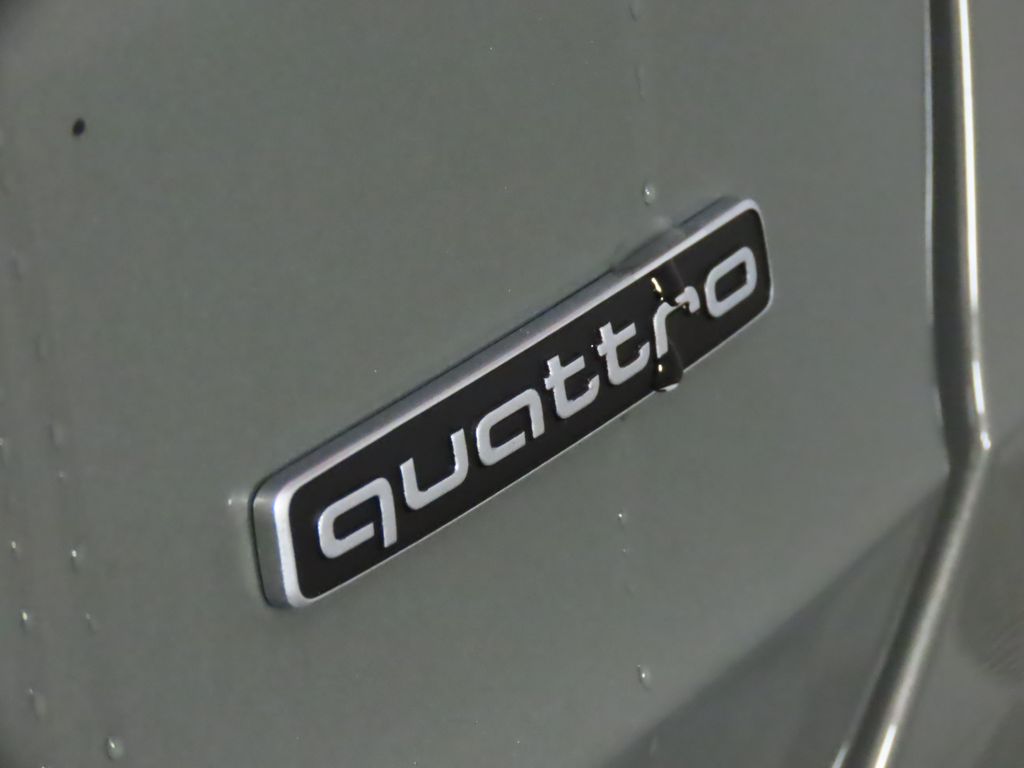 Thumbnail: 2025 Audi Q3 - 10