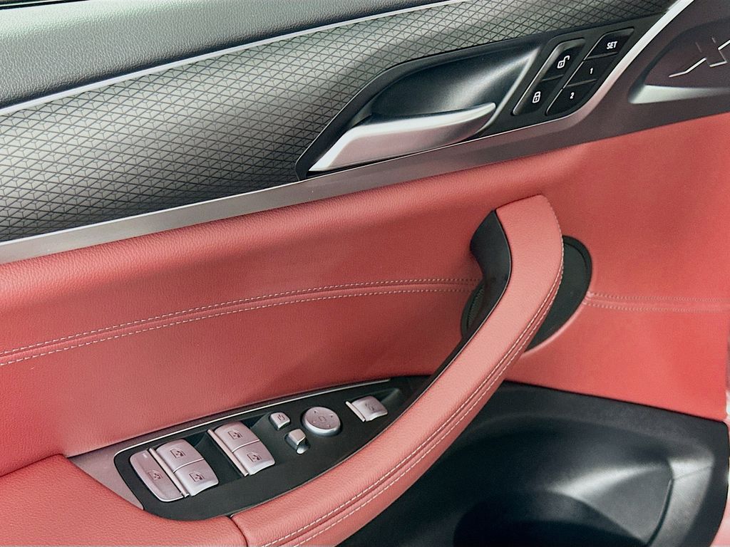 Thumbnail: 2023 BMW X4 - 18