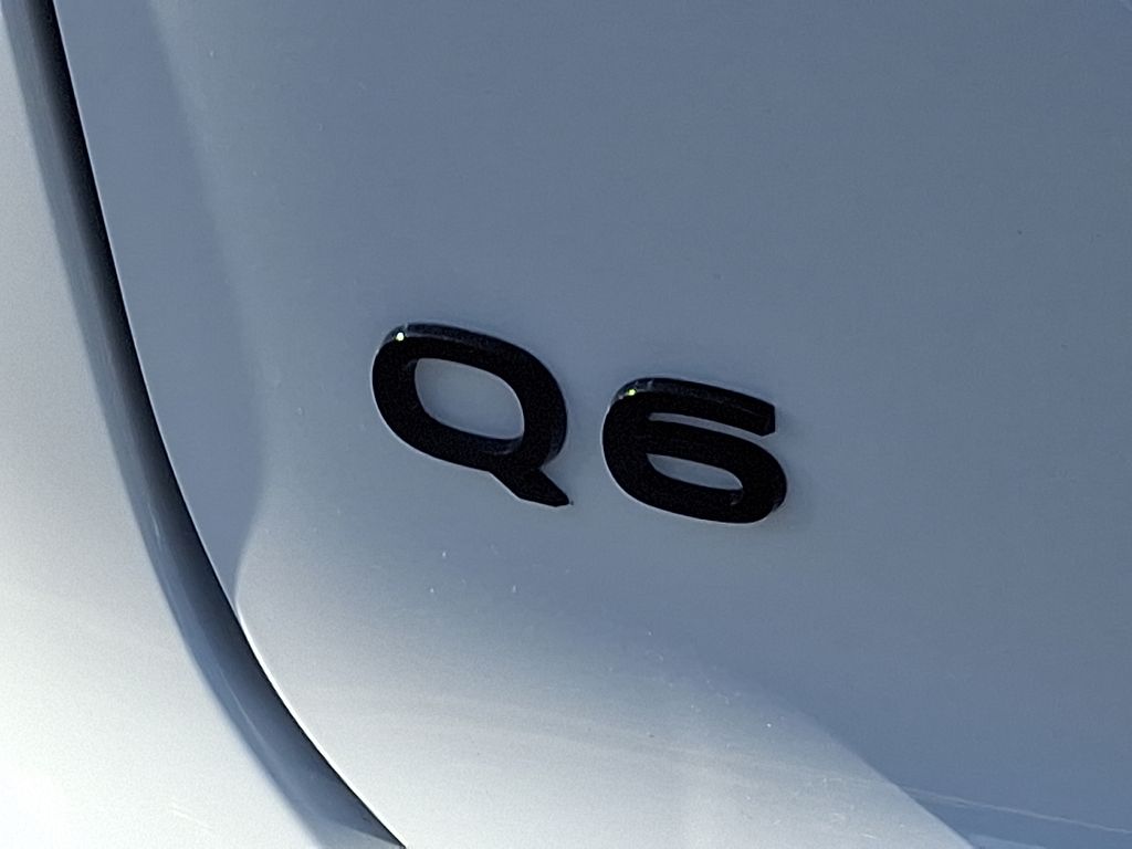 Thumbnail: 2025 Audi Q6 e-tron - 29