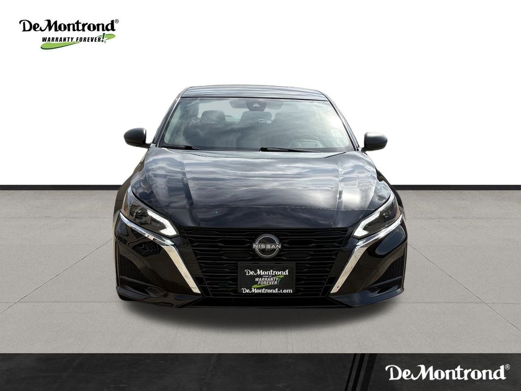 Used 2024 Super Black Clearcoat Nissan 2.5 SV image 2