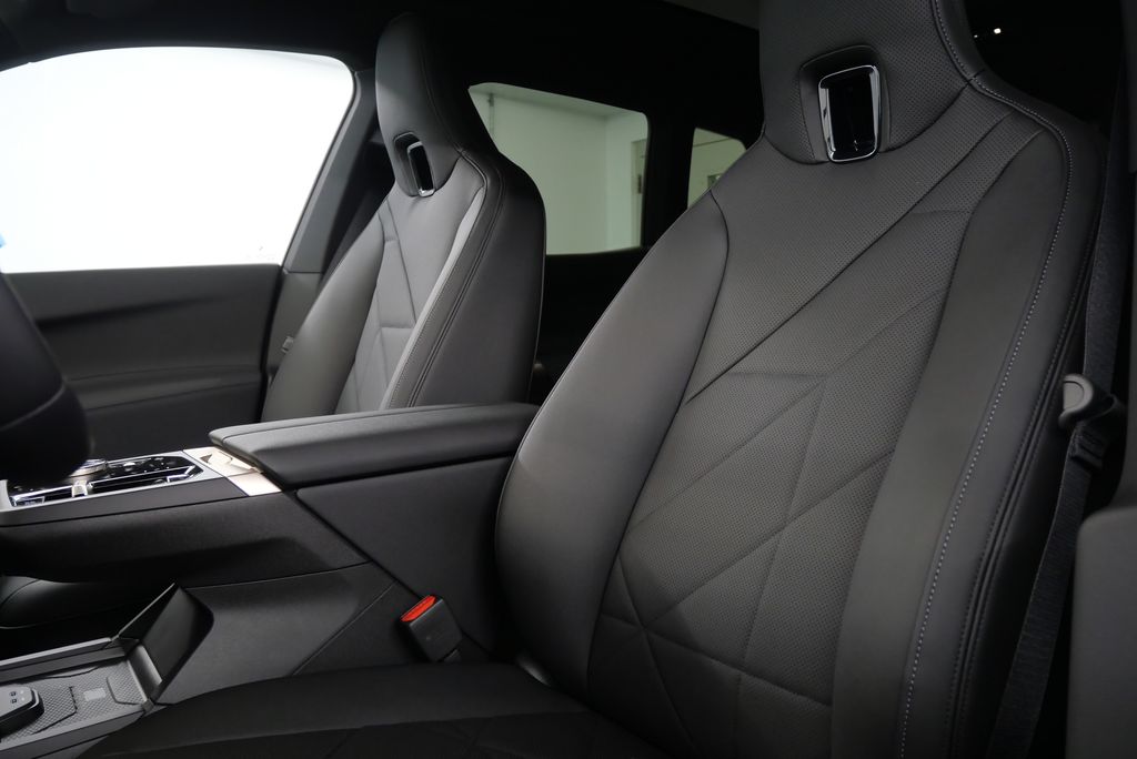 2025 BMW iX xDrive50 12