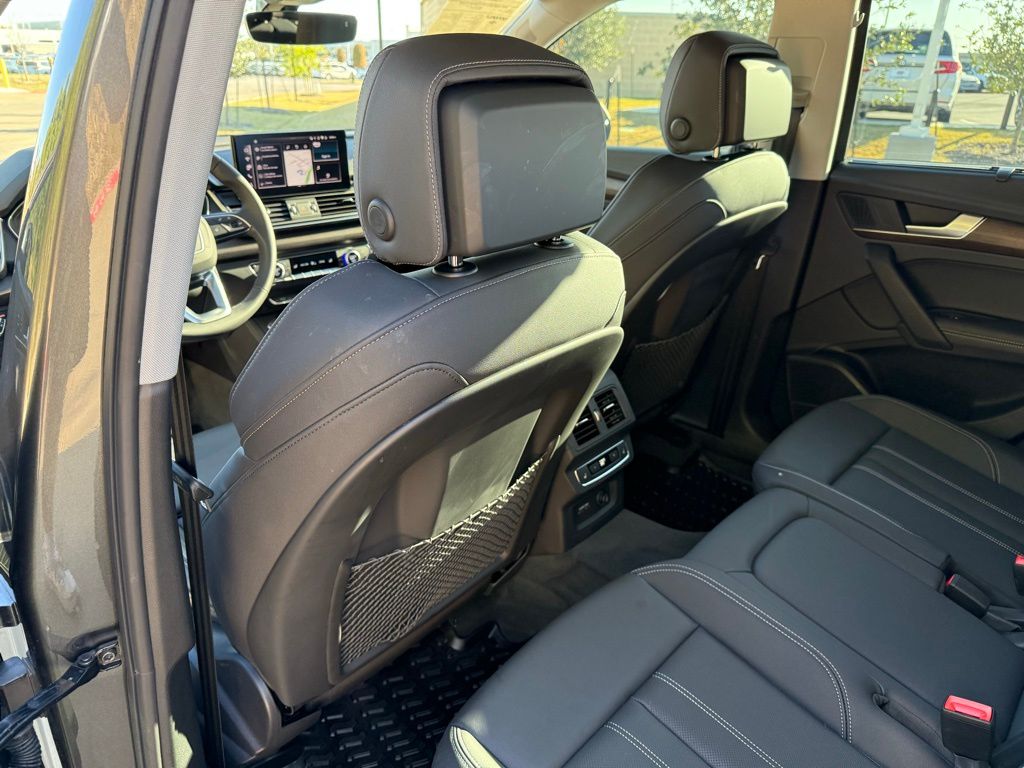 Thumbnail: 2025 Audi Q5 - 23