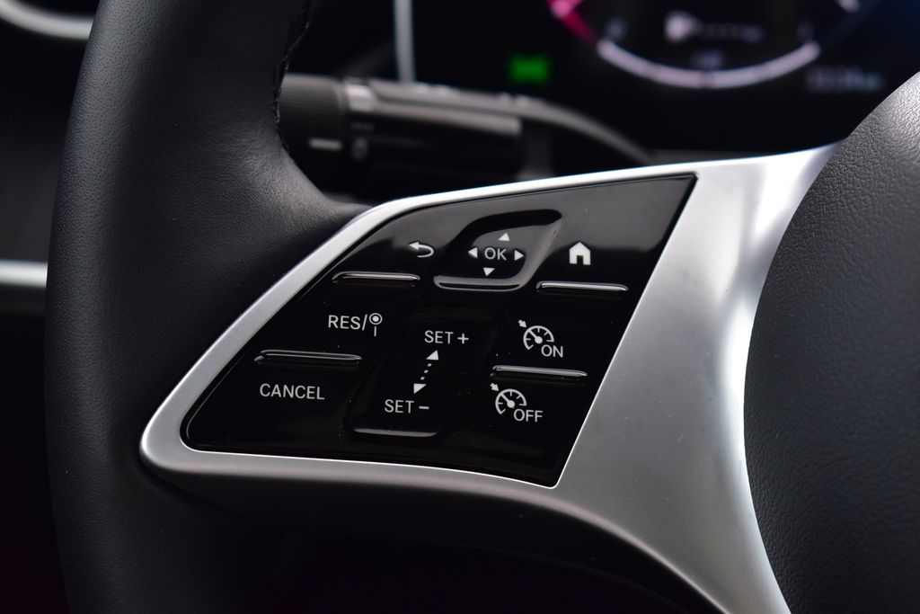 Thumbnail: 2025 Mercedes-Benz C-Class - 16