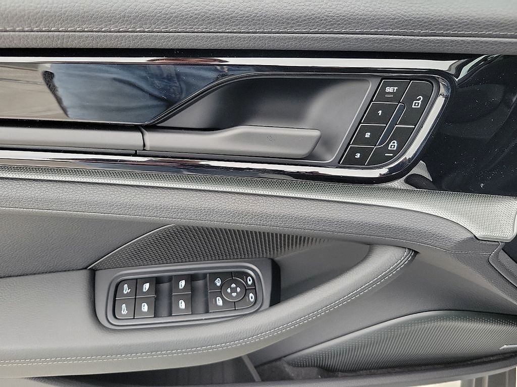 Thumbnail: 2024 Porsche Panamera - 12