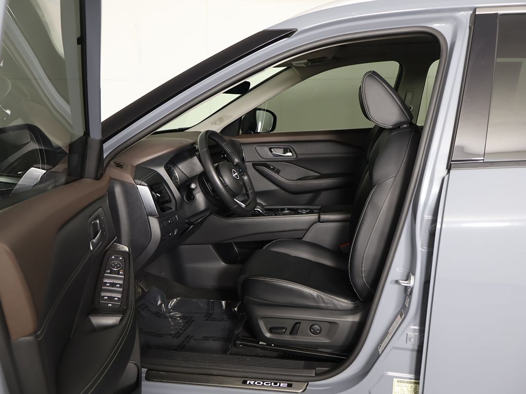 Used 2023 Gray Nissan SL image 28