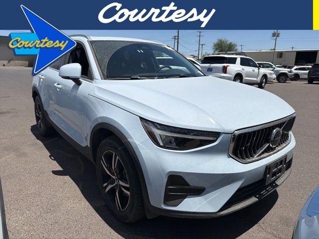 2025 Volvo XC40
