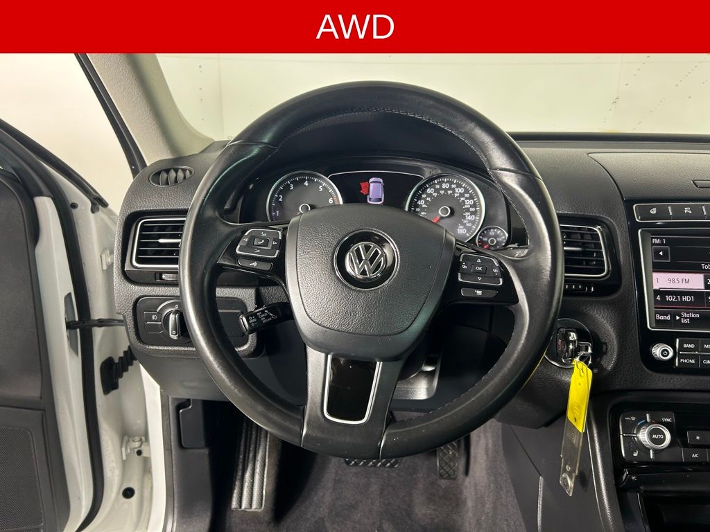 Used 2017  Volkswagen V6 Sport image 8