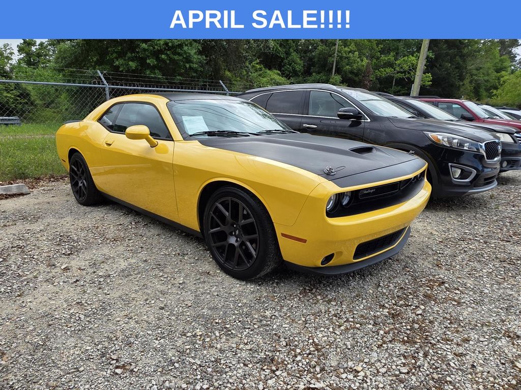 Yellow Jacket Clearcoat 2017 Dodge Challenger R/T RWD Coupe Rear-Wheel Drive 6-Speed Manual