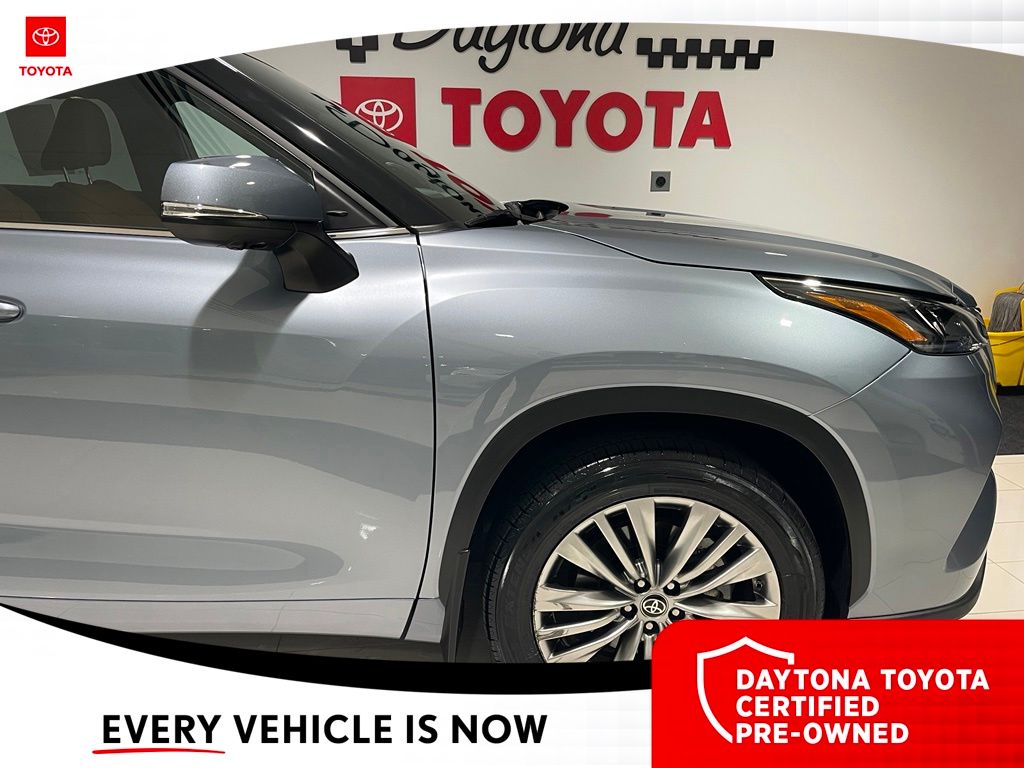 Used 2023 Toyota Highlander Hybrid SUV