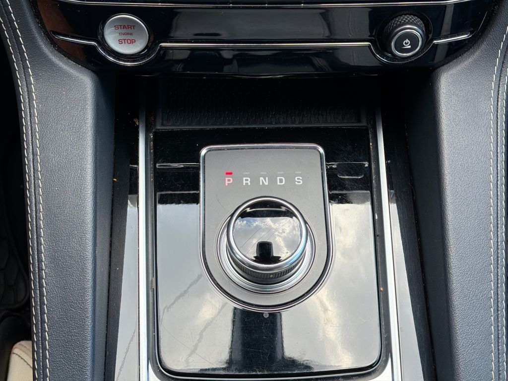 Thumbnail: 2020 Jaguar F-Pace - 20