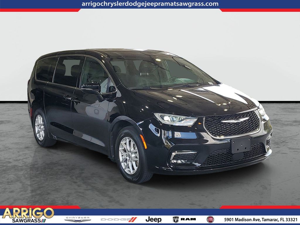 2025 Chrysler Pacifica Select