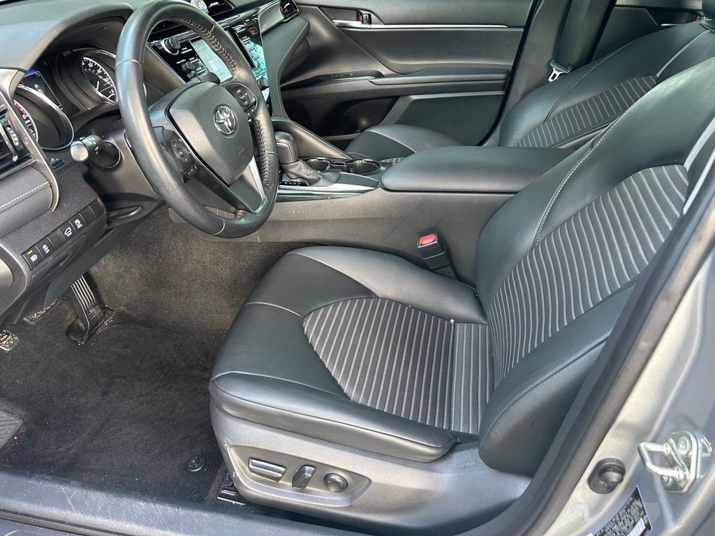 2020 Toyota Camry SE 14