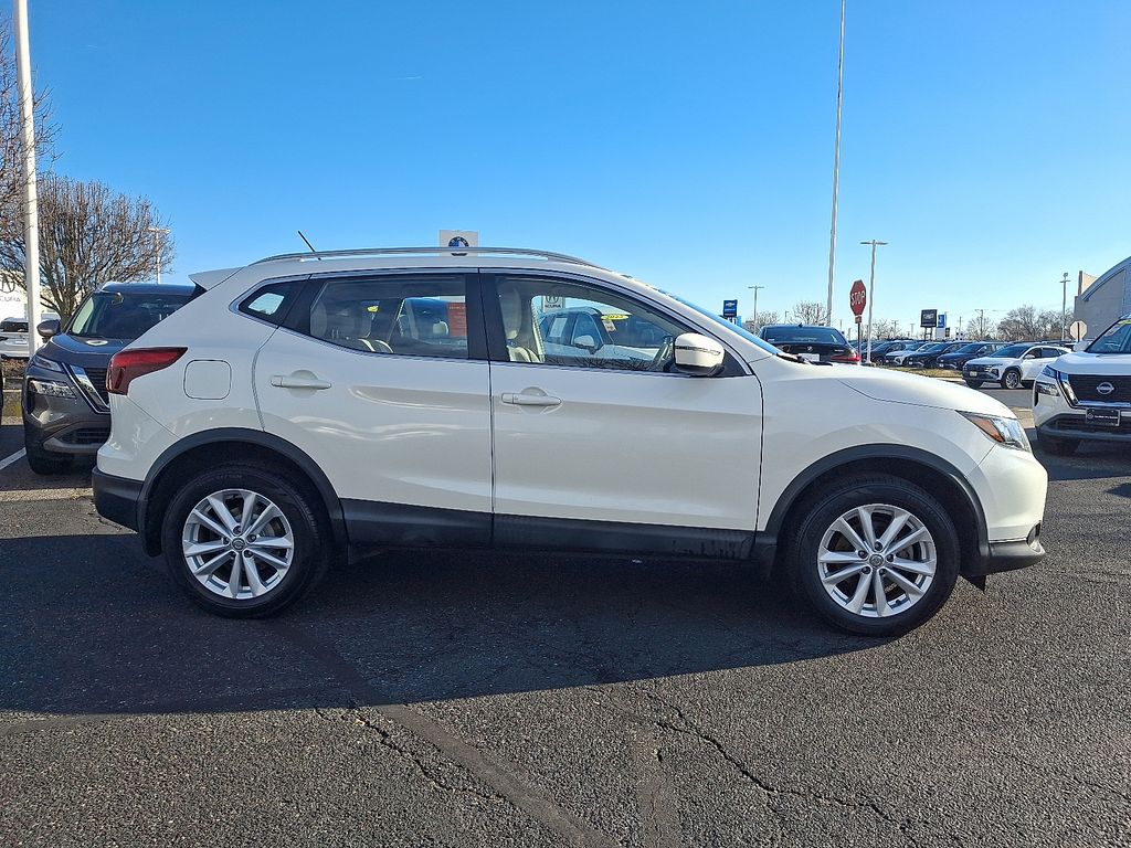 Thumbnail: 2018 Nissan Rogue Sport - 7