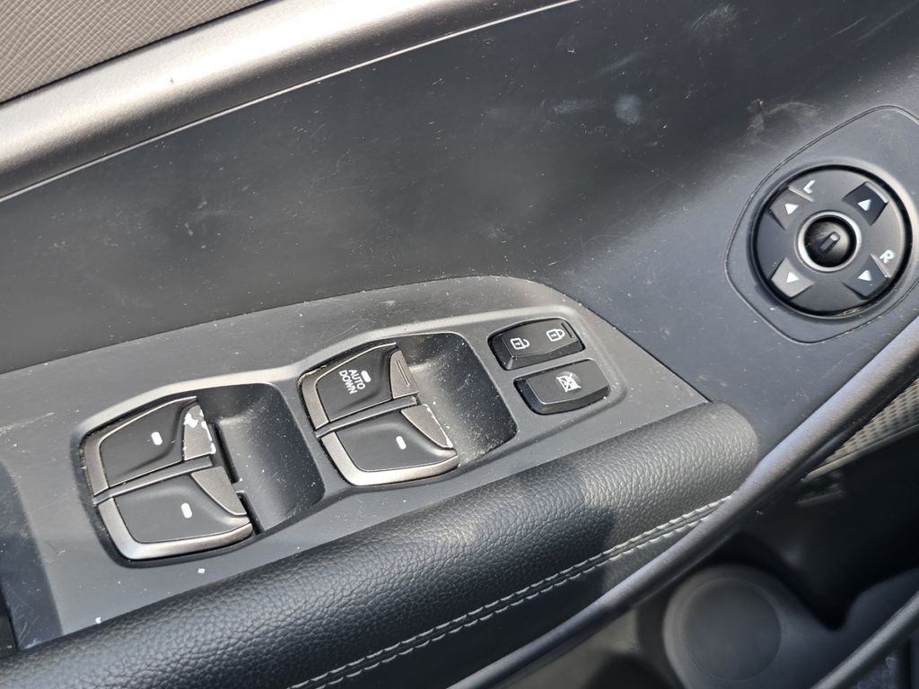 Used 2018 Gray Hyundai  image 23