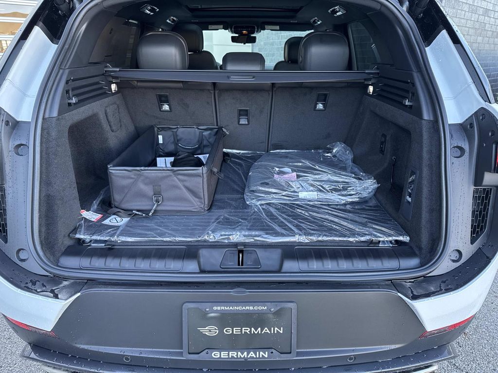 New 2026 White Land Rover SE image 6