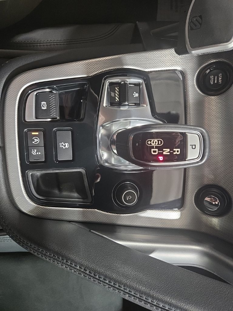 Used 2017 Black Jaguar Base image 14