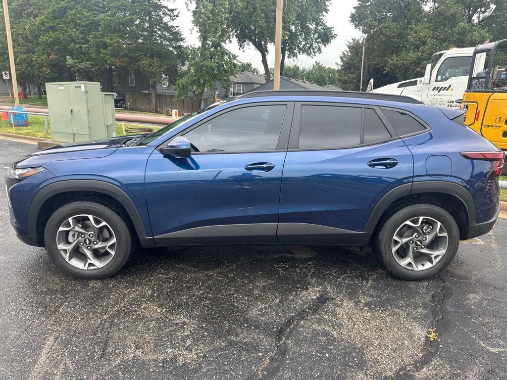 2024 Blue Glow Metallic Chevrolet Trax LT FWD SUV