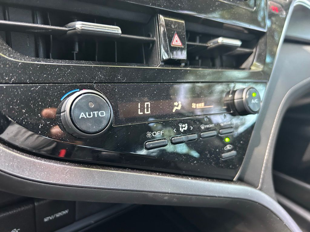 2021 Toyota Camry SE 19