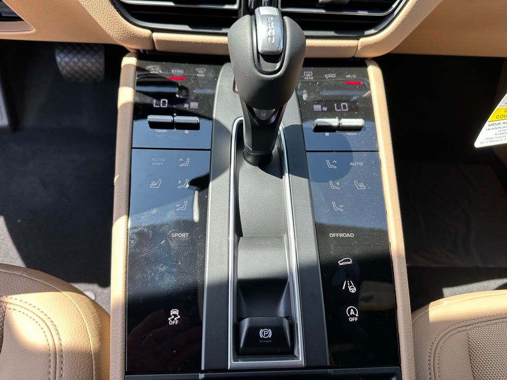 2025 Porsche Macan  22