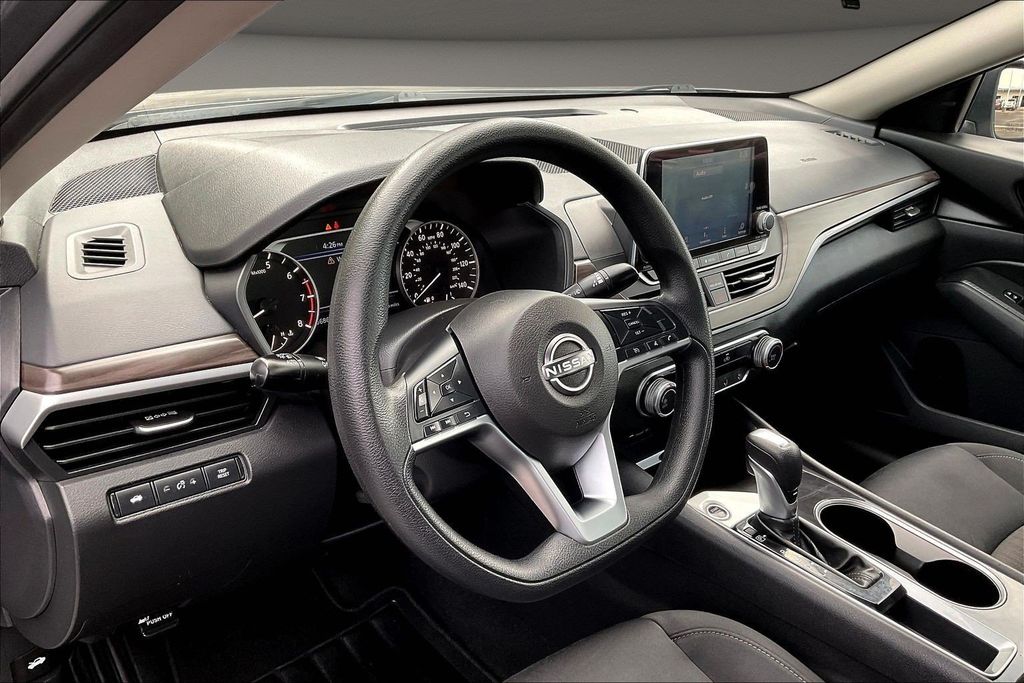 Used 2024 Nissan Altima Sedan