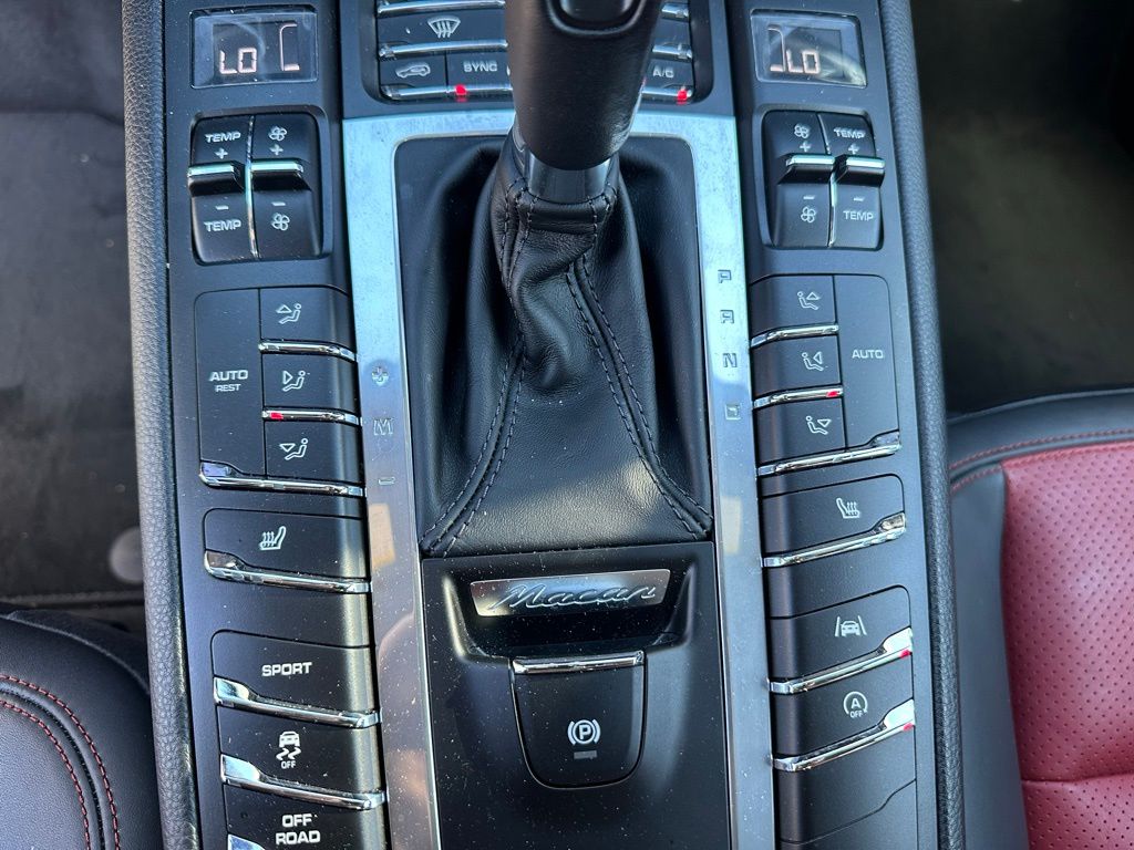 Thumbnail: 2020 Porsche Macan - 23