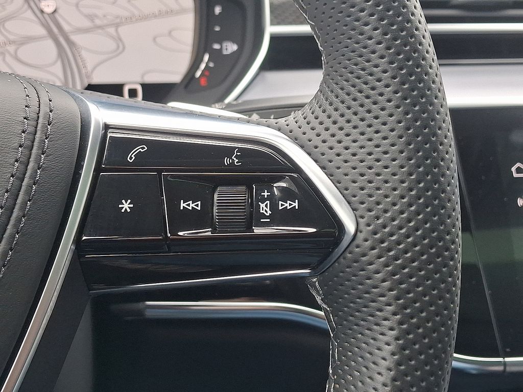 Thumbnail: 2022 Audi S8 - 23